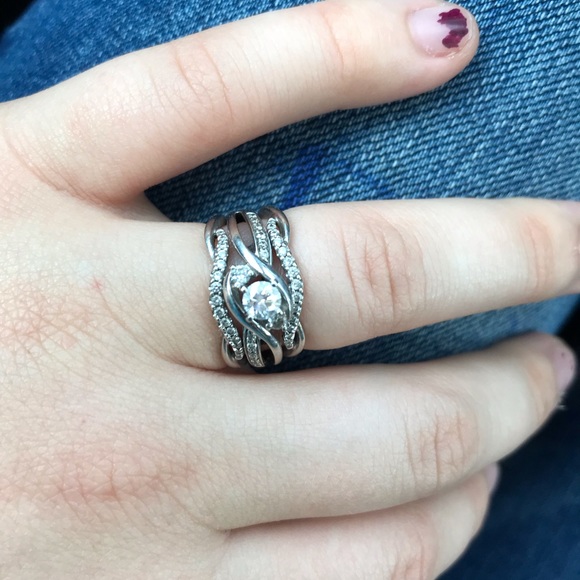 My old wedding ring - Picture 3 of 5